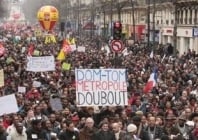 Mouvements sociaux dans les Dom : des milliers de personnes manifestent