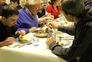 Repas créole aux Restos du coeur, par les étudiants réunionnais de Paris