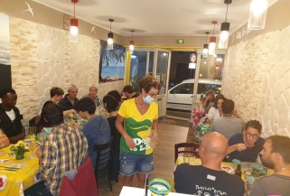 Un punch maison ou un rhum arrangé offert au restaurant La Réunionnaise à Bourg-en-Bresse