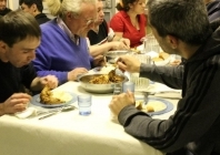 Repas créole aux Restos du coeur, par les étudiants réunionnais de Paris