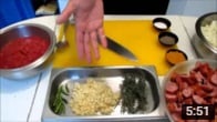Recette vidéo du samoussa rougail saucisse par le traiteur réunionnais Gout'A Nou 